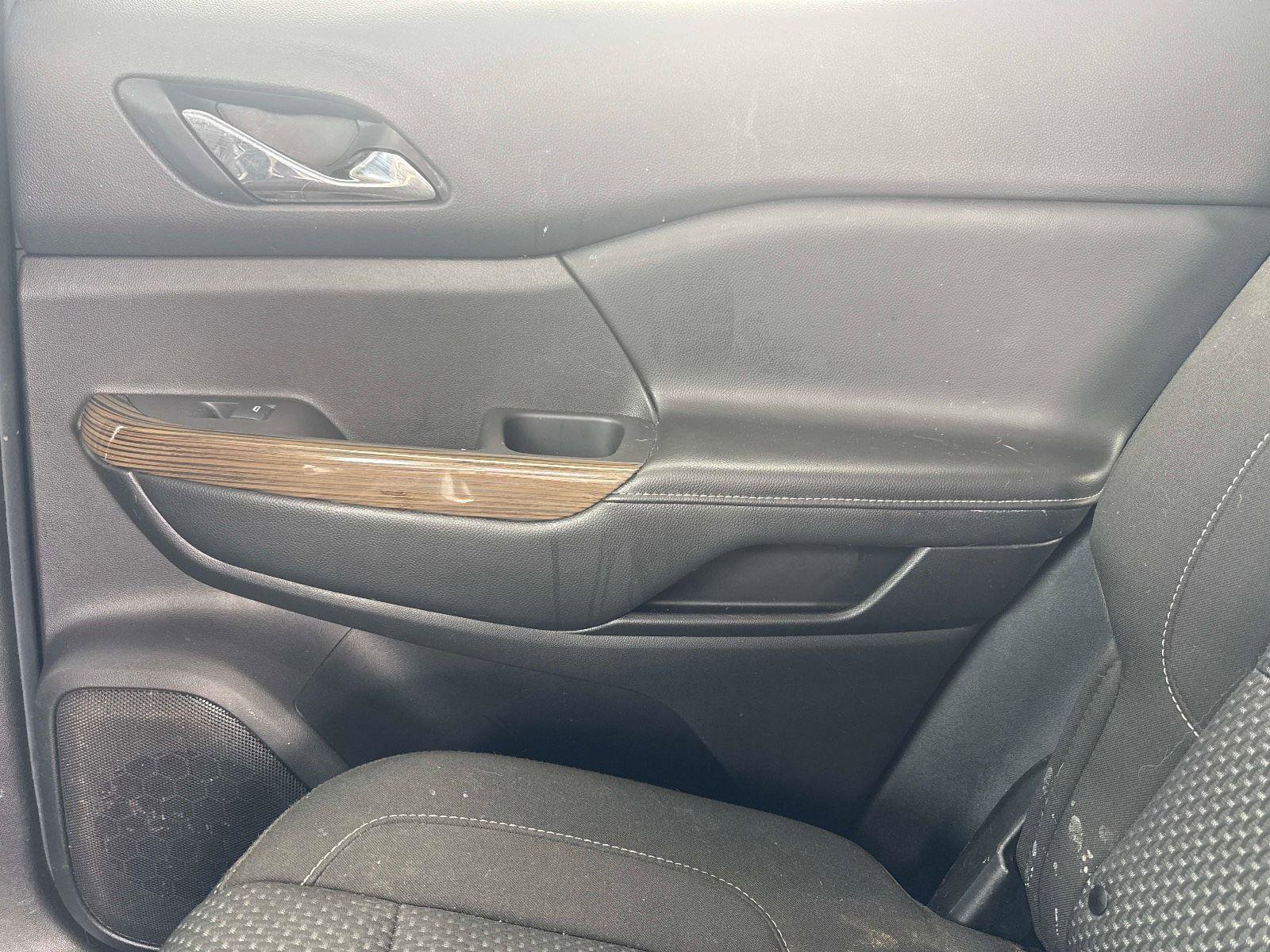 Used 2021 GMC Acadia SLE w/ Driver Convenience Package image 15