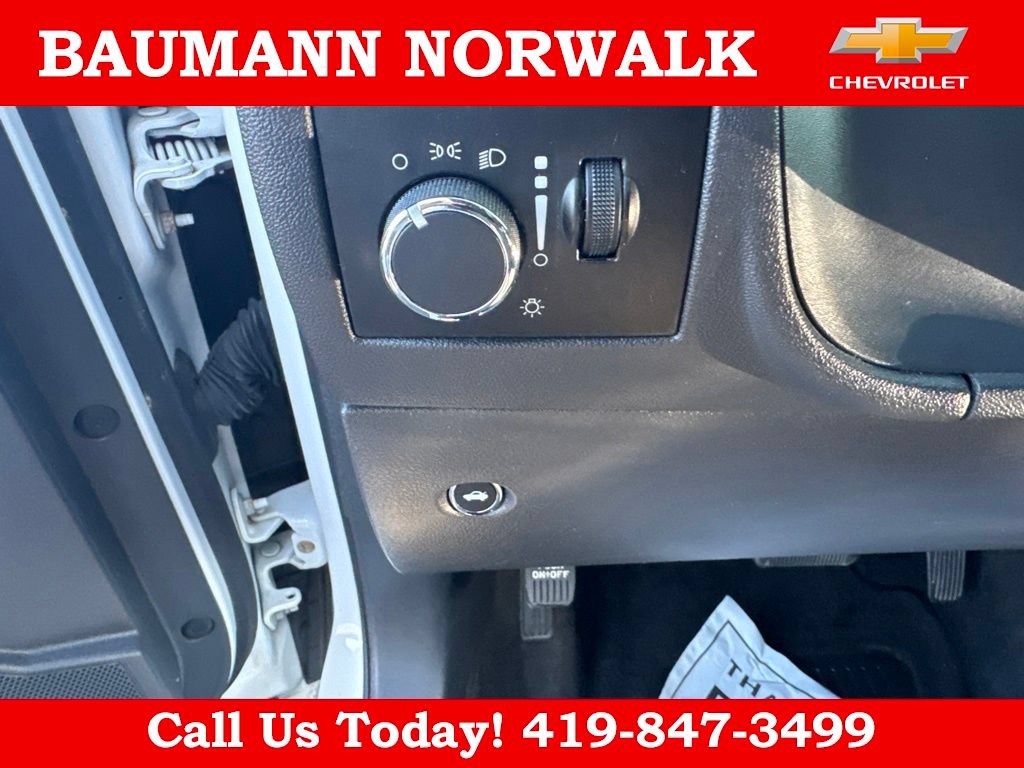 Used 2013 Dodge Challenger SXT RWD image 16