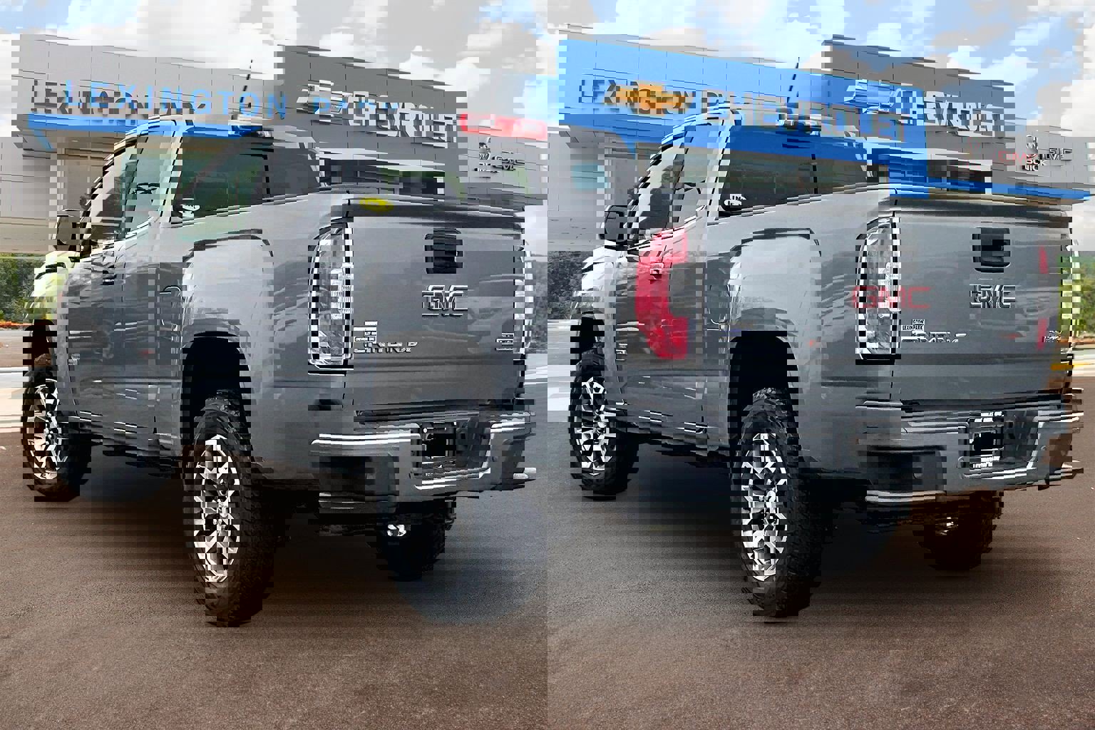 Used 2019 GMC Canyon All Terrain w/ Trailering Package image 2