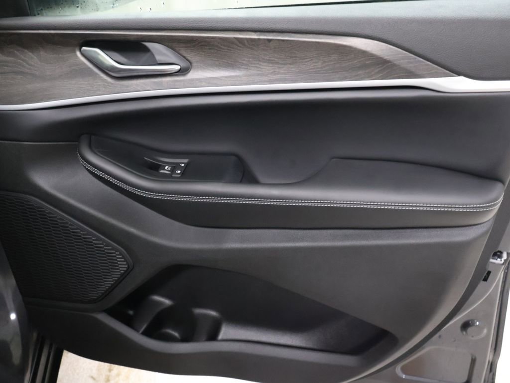 New 2026 Jeep Grand Cherokee Laredo image 18