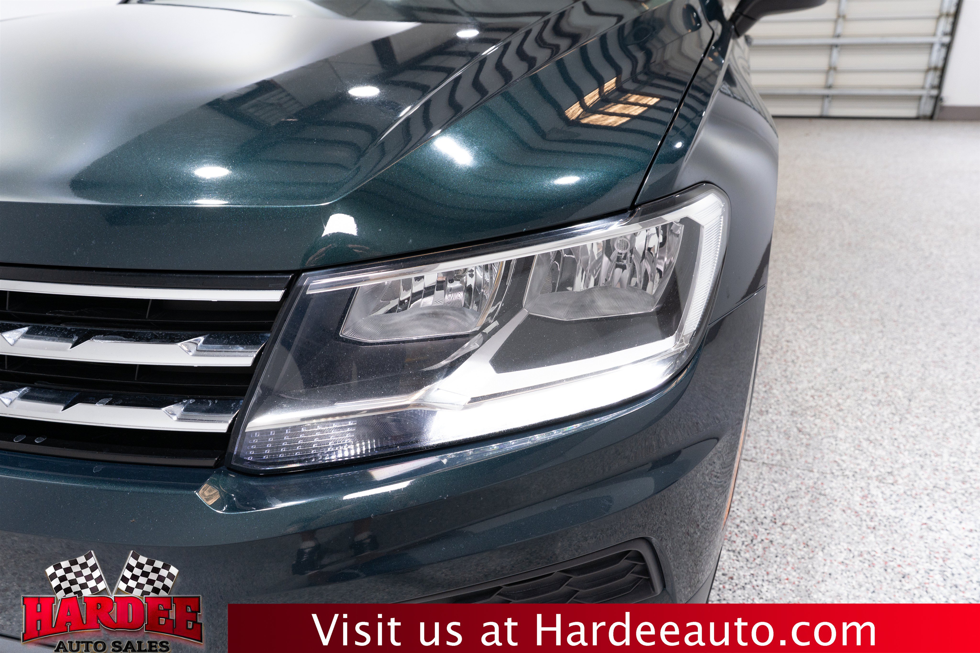 Used 2018 Volkswagen Tiguan SE w/ Panoramic Sunroof Package FWD image 8