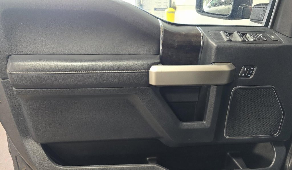 Used 2022 Ford F250 Lariat w/ Black Appearance Package image 7