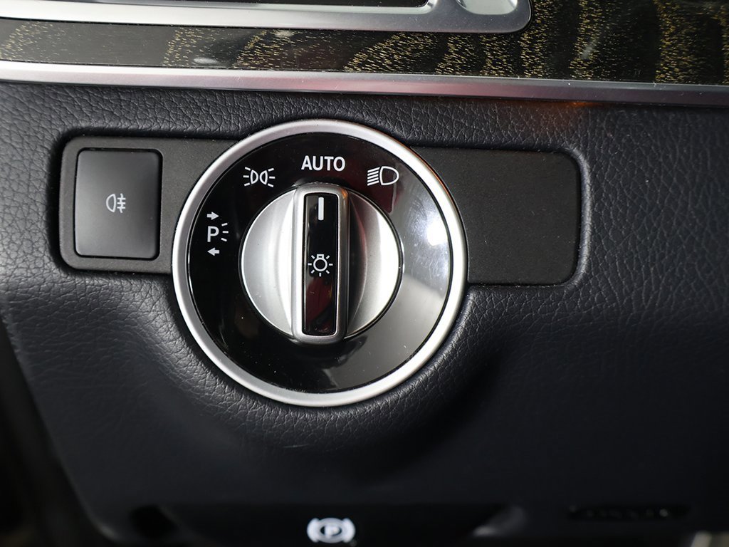 Used 2015 Mercedes-Benz E 400 4MATIC Sedan w/ Lighting Package image 36