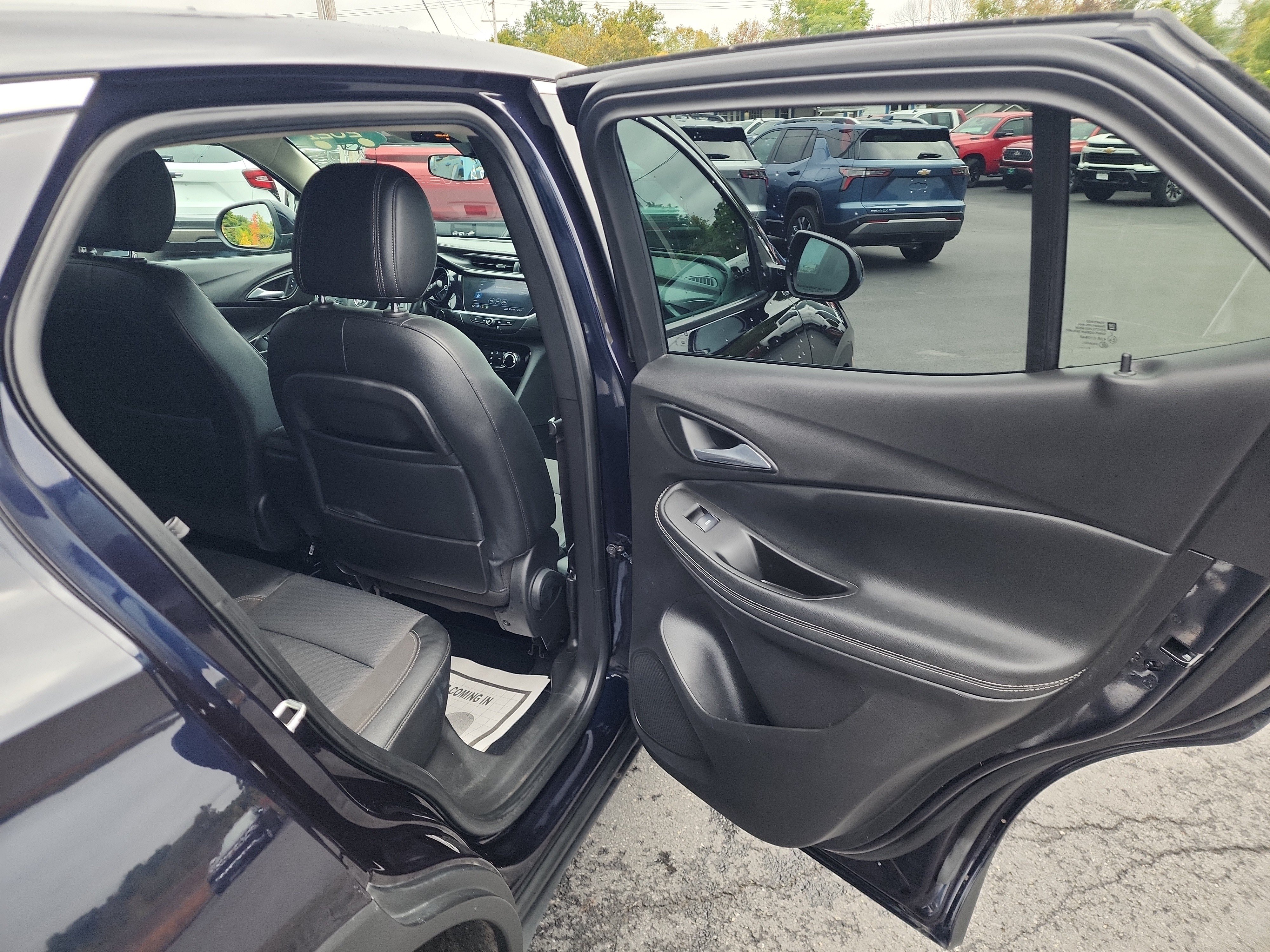 Used 2021 Buick Encore GX Preferred w/ Cold Weather Comfort Package AWD/4WD image 27