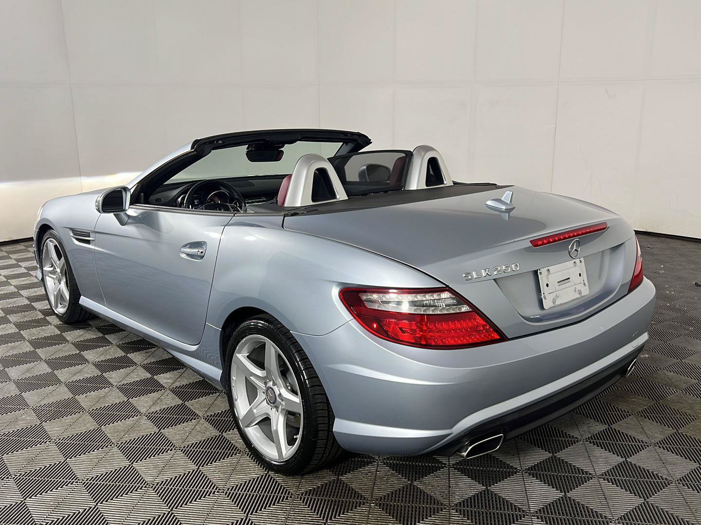 Used 2014 Mercedes-Benz SLK 250 image 24