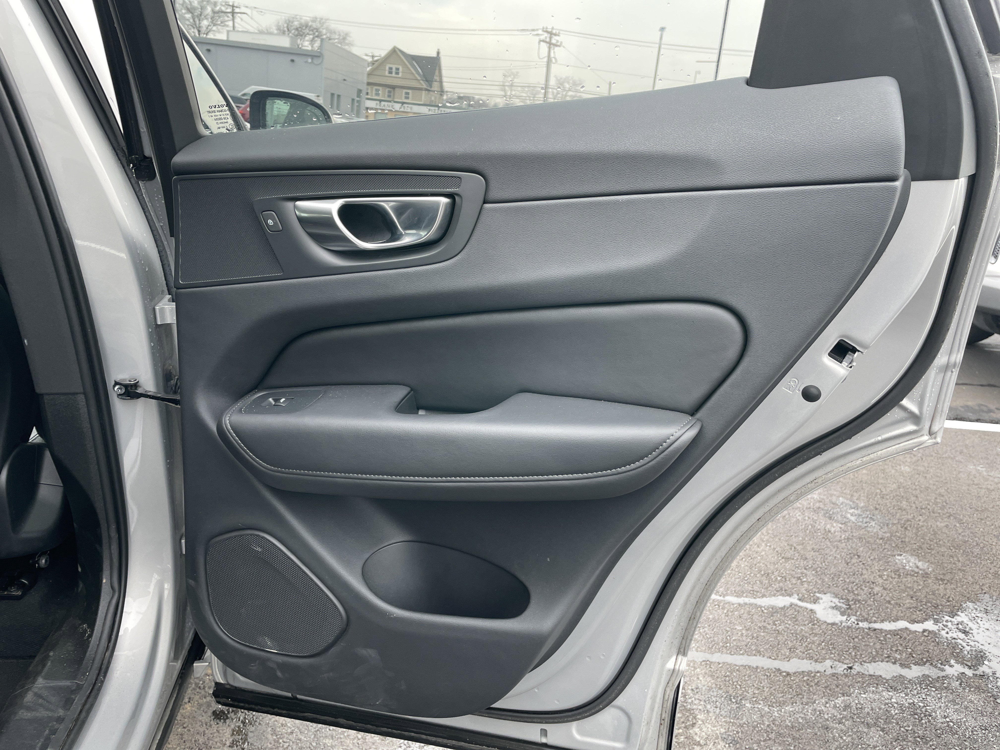 Used 2025 Volvo XC60 B5 Plus image 17