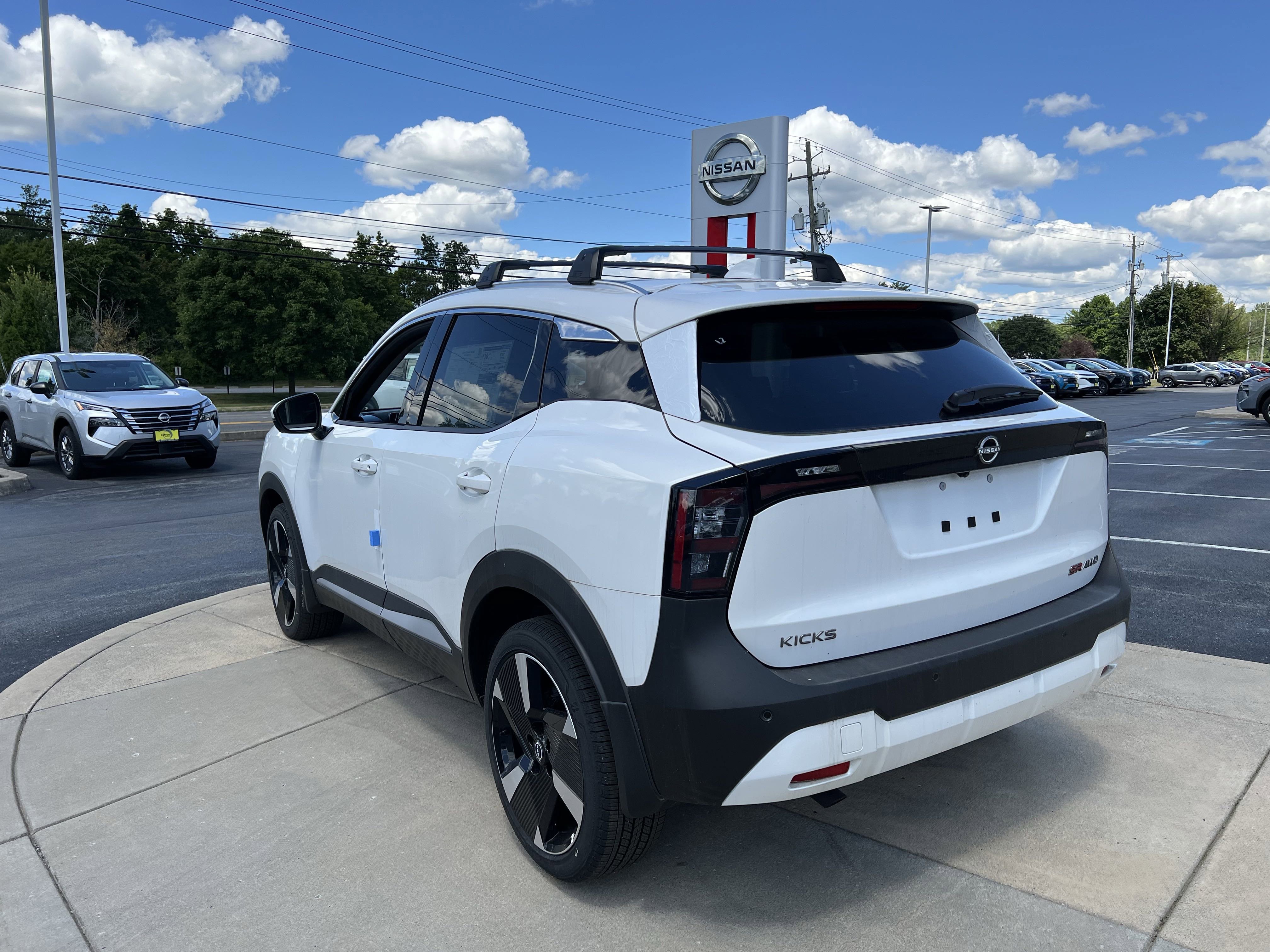 New 2025 Nissan Kicks SR image 7