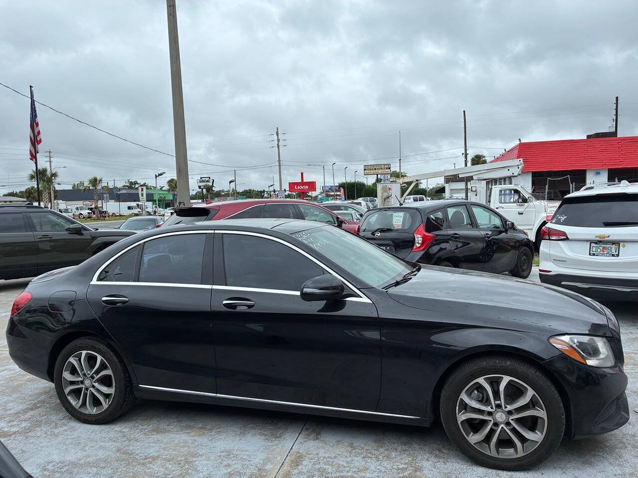 Used 2017 Mercedes-Benz C 300 4MATIC Sedan w/ Premium 1 Package image 4