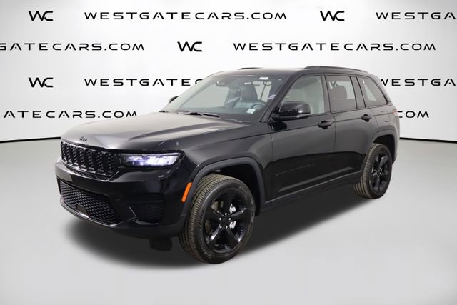 Used 2025 Jeep Grand Cherokee Altitude AWD/4WD image 1
