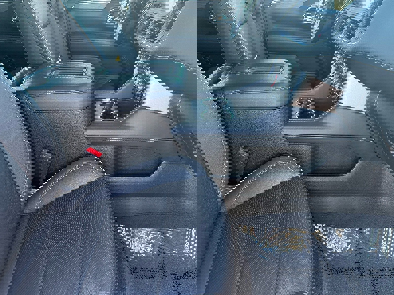 Used 2023 GMC Yukon XL SLT image 32