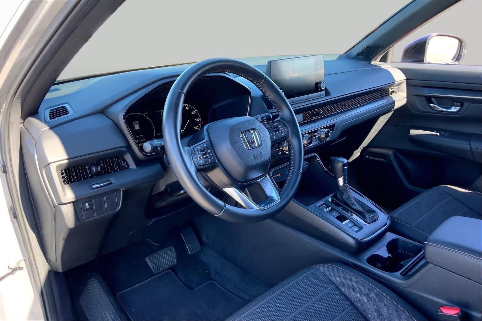 Used 2025 Honda CR-V Sport image 17