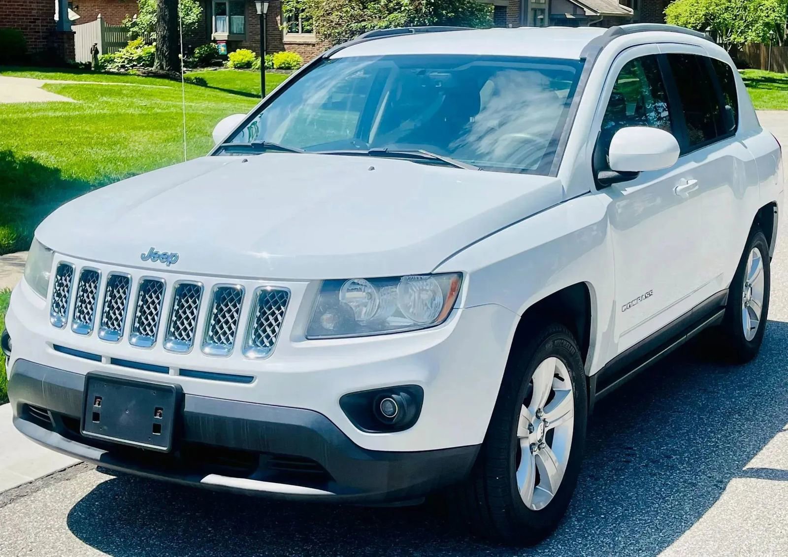 Used 2016 Jeep Compass Latitude AWD/4WD image 1