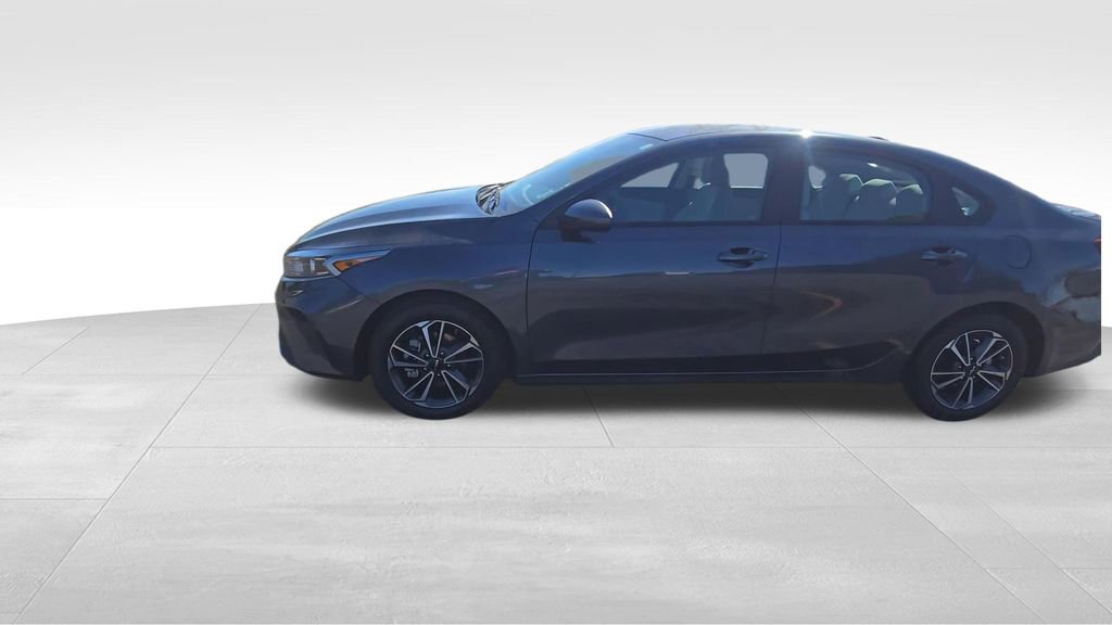 Used 2022 Kia Forte LXS image 5