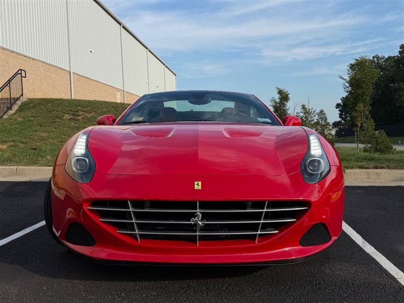 Used 2015 Ferrari California T RWD image 3