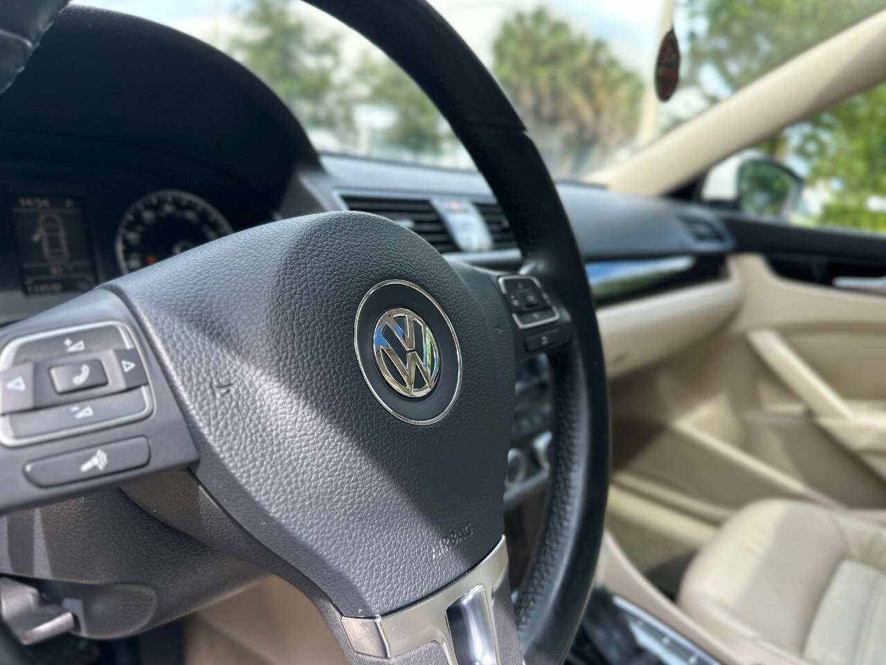 Used 2014 Volkswagen Passat 1.8T SEL Premium image 12