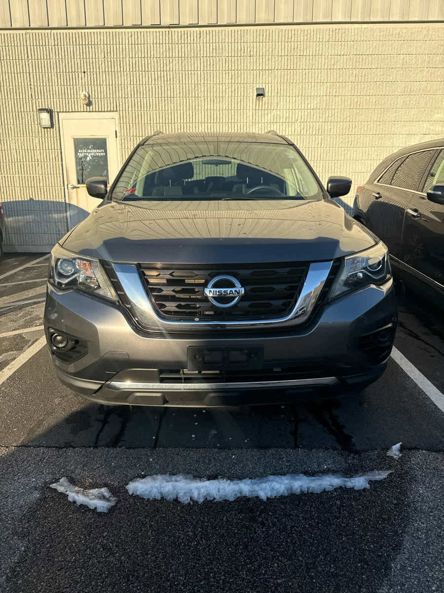 Used 2017 Nissan Pathfinder S image 2