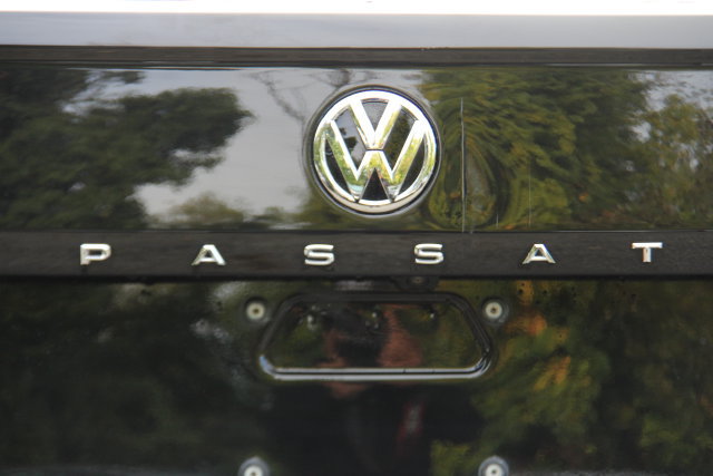 Used 2020 Volkswagen Passat 2.0T SEL FWD image 9