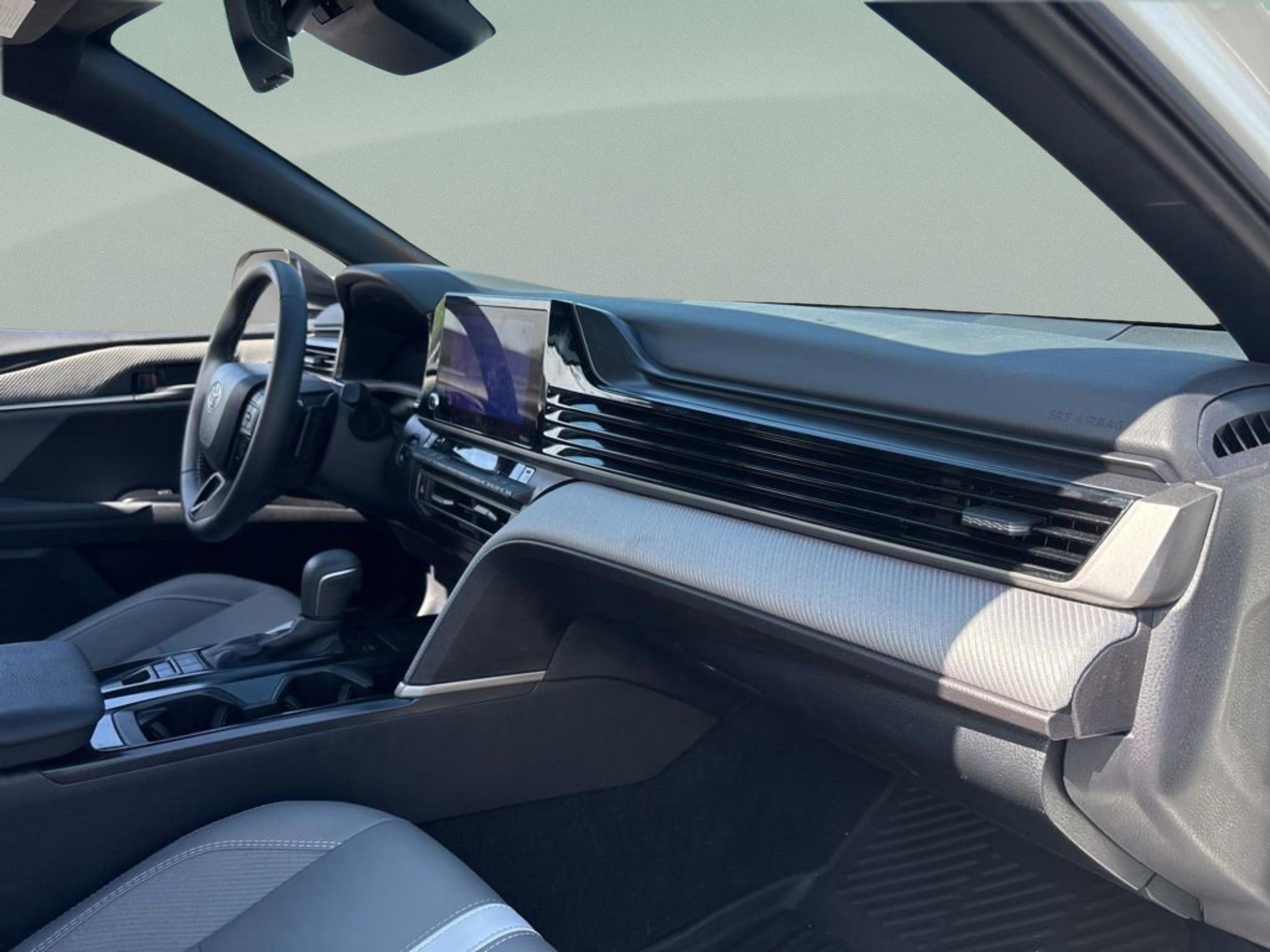 Used 2025 Toyota Camry SE image 38