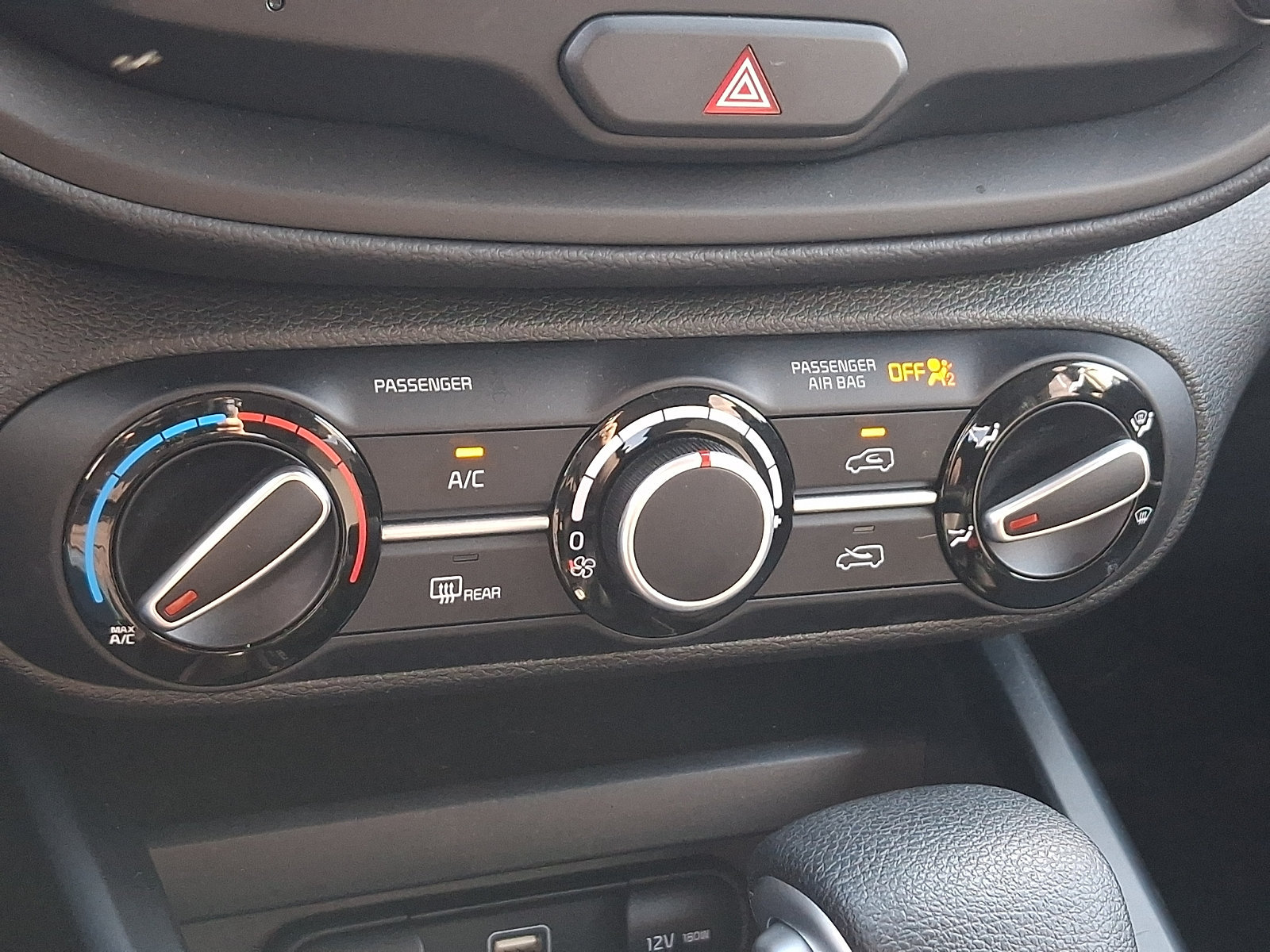 Certified 2025 Kia Soul LX w/ LX Technology Package FWD image 15