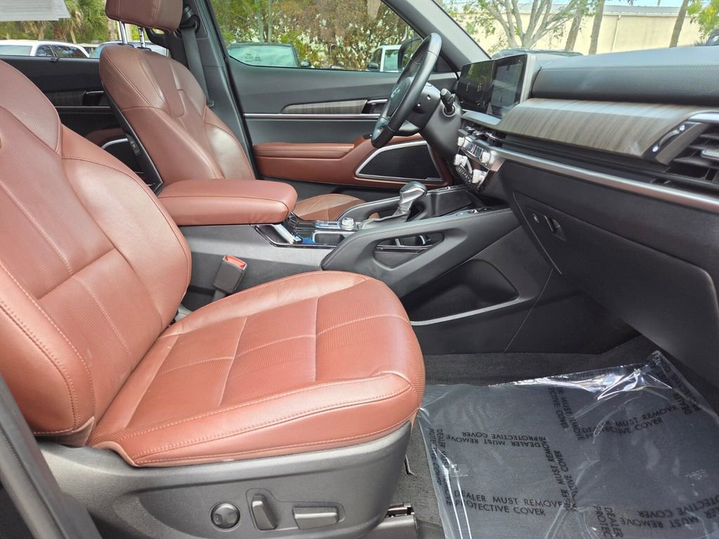 Used 2024 Kia Telluride EX w/ EX Captain's Chair Package FWD image 10