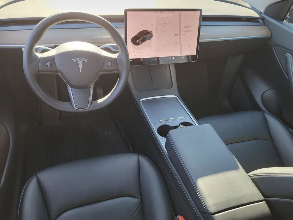 Used 2022 Tesla Model Y Long Range image 17