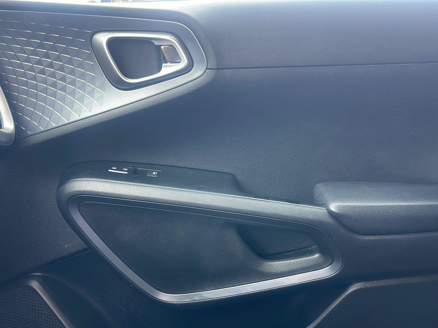 Used 2020 Kia Soul S FWD image 29