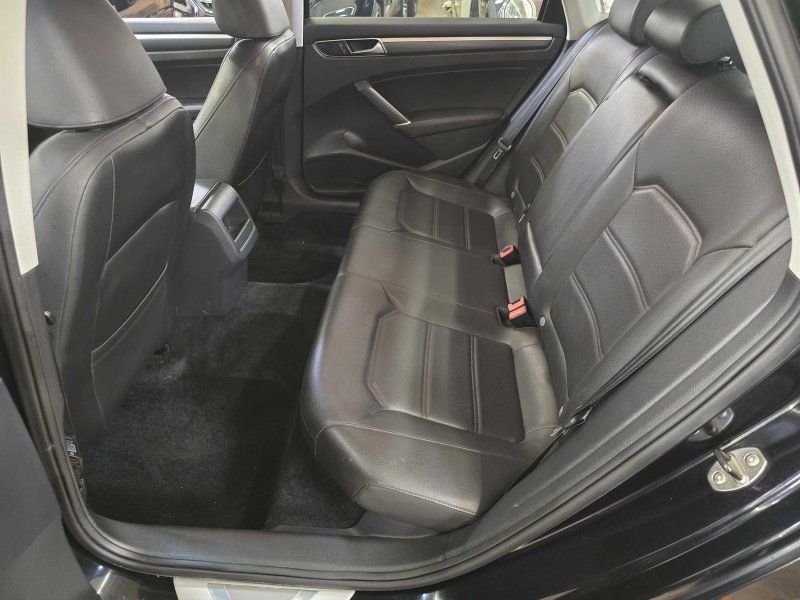 Used 2017 Volkswagen Passat 1.8T R-Line image 8