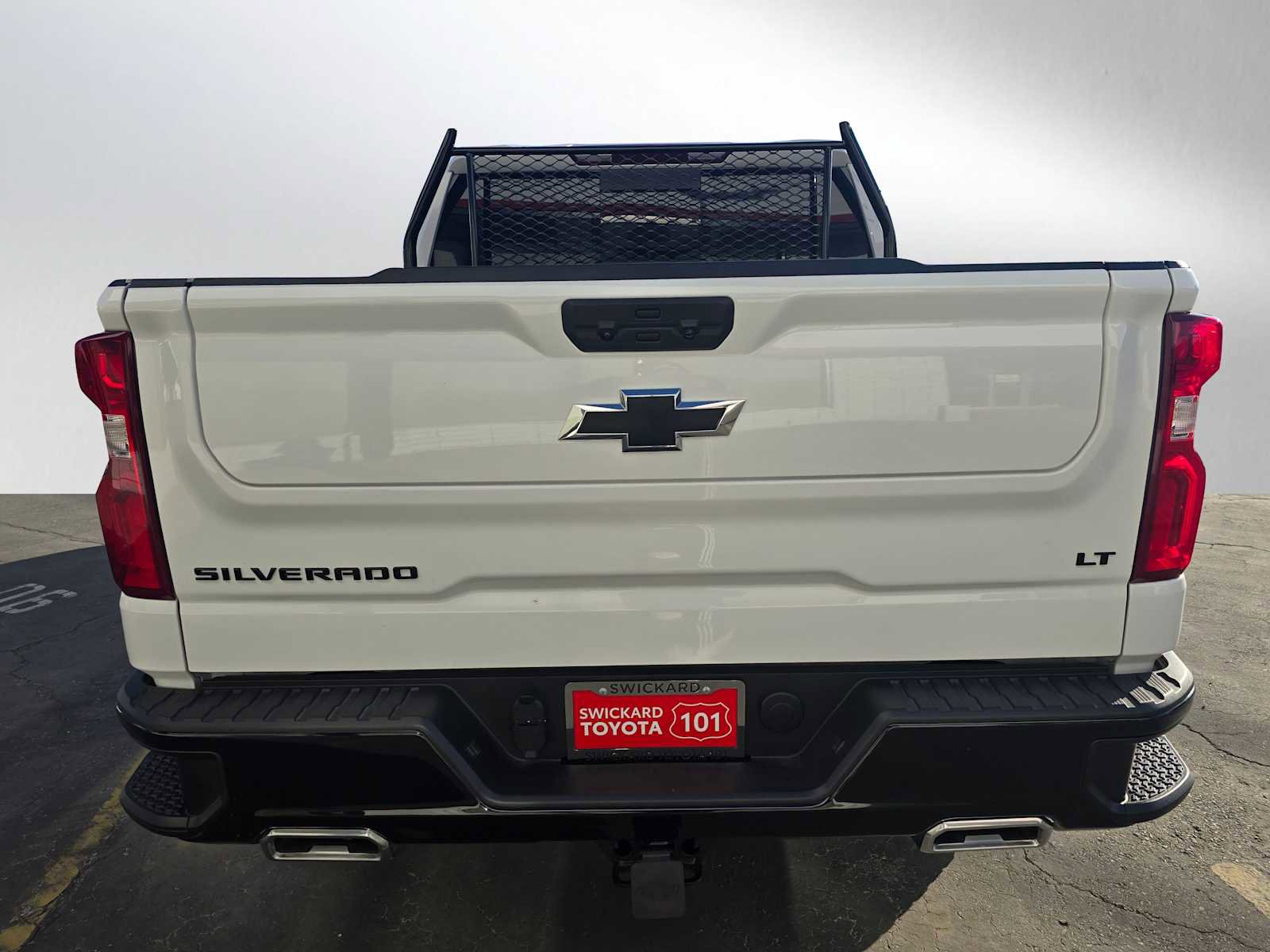 Used 2024 Chevrolet Silverado 1500 LT Trail Boss w/ Convenience Package II image 4