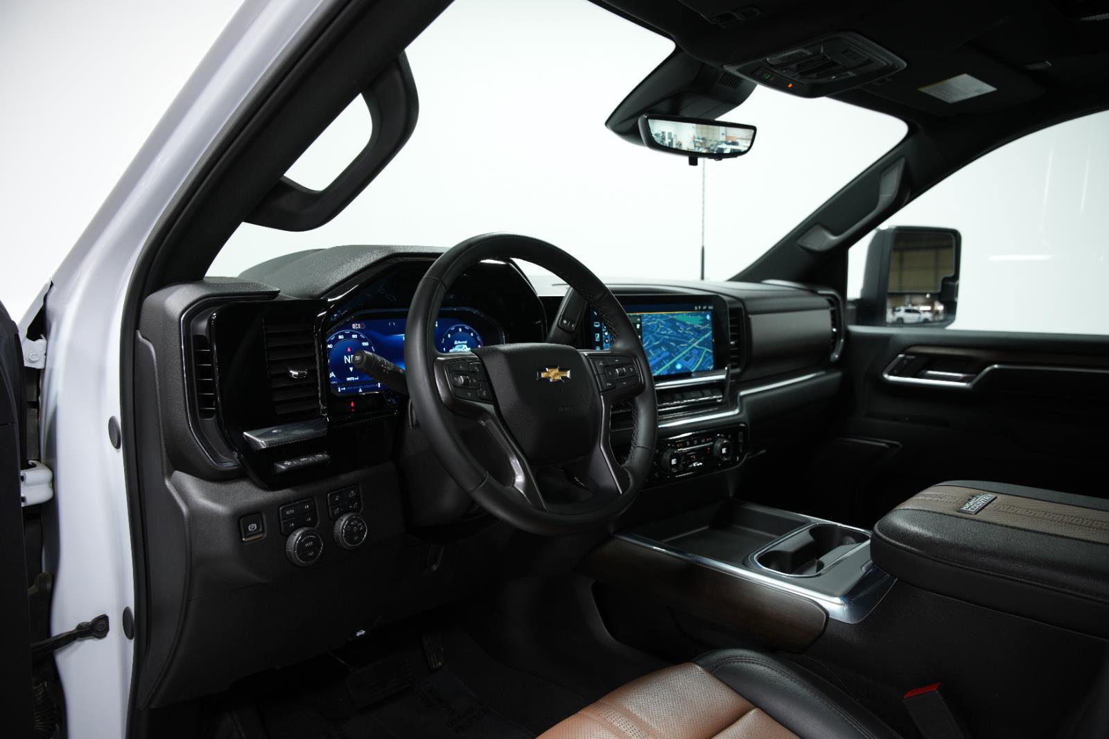 Used 2025 Chevrolet Silverado 2500 High Country w/ High Country Premium Package AWD/4WD image 28