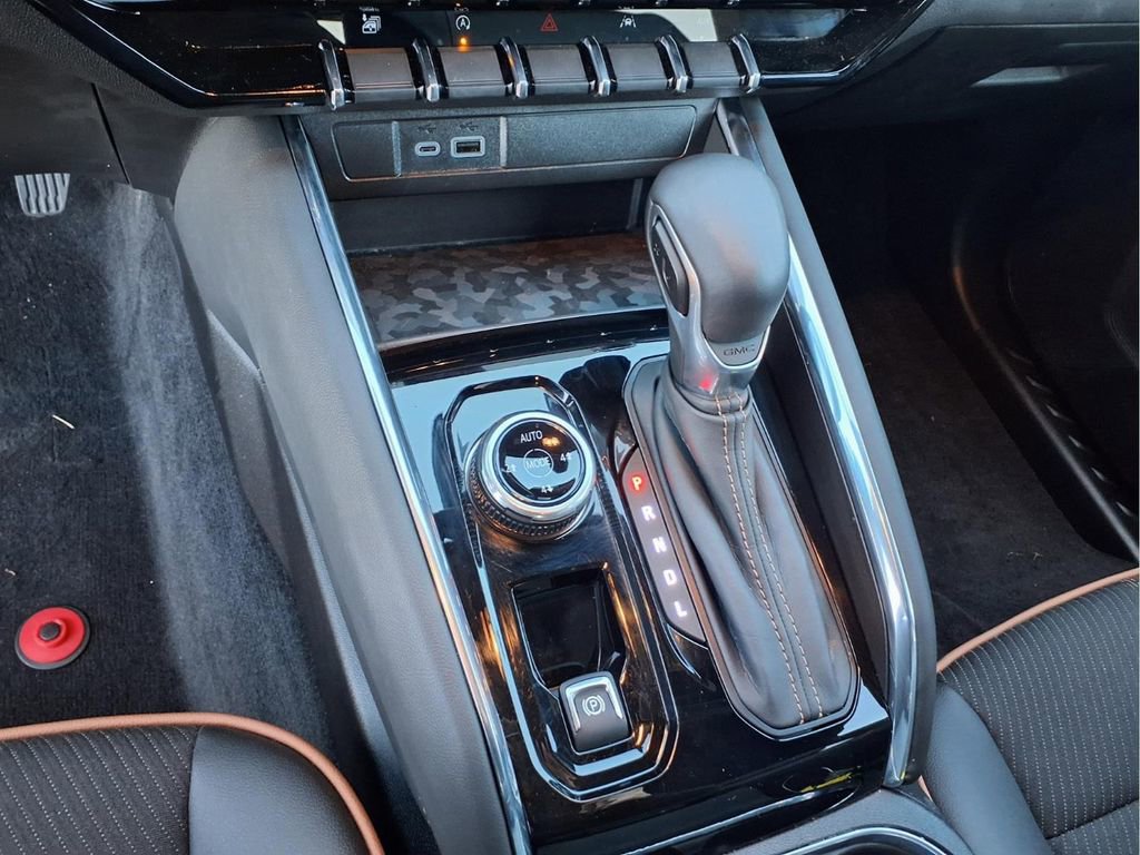 Used 2025 GMC Canyon AT4 image 25