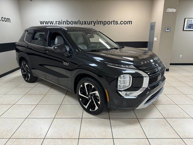Used 2024 Mitsubishi Outlander 4WD Plug-In Hybrid image 1