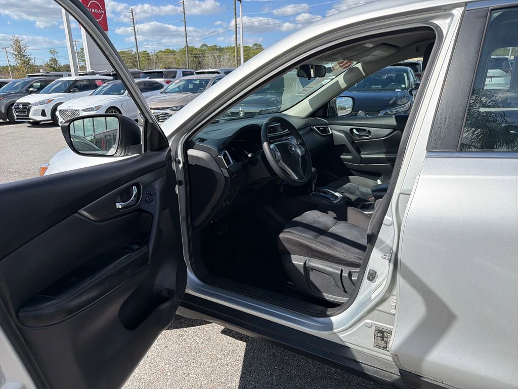 Used 2015 Nissan Rogue S image 12