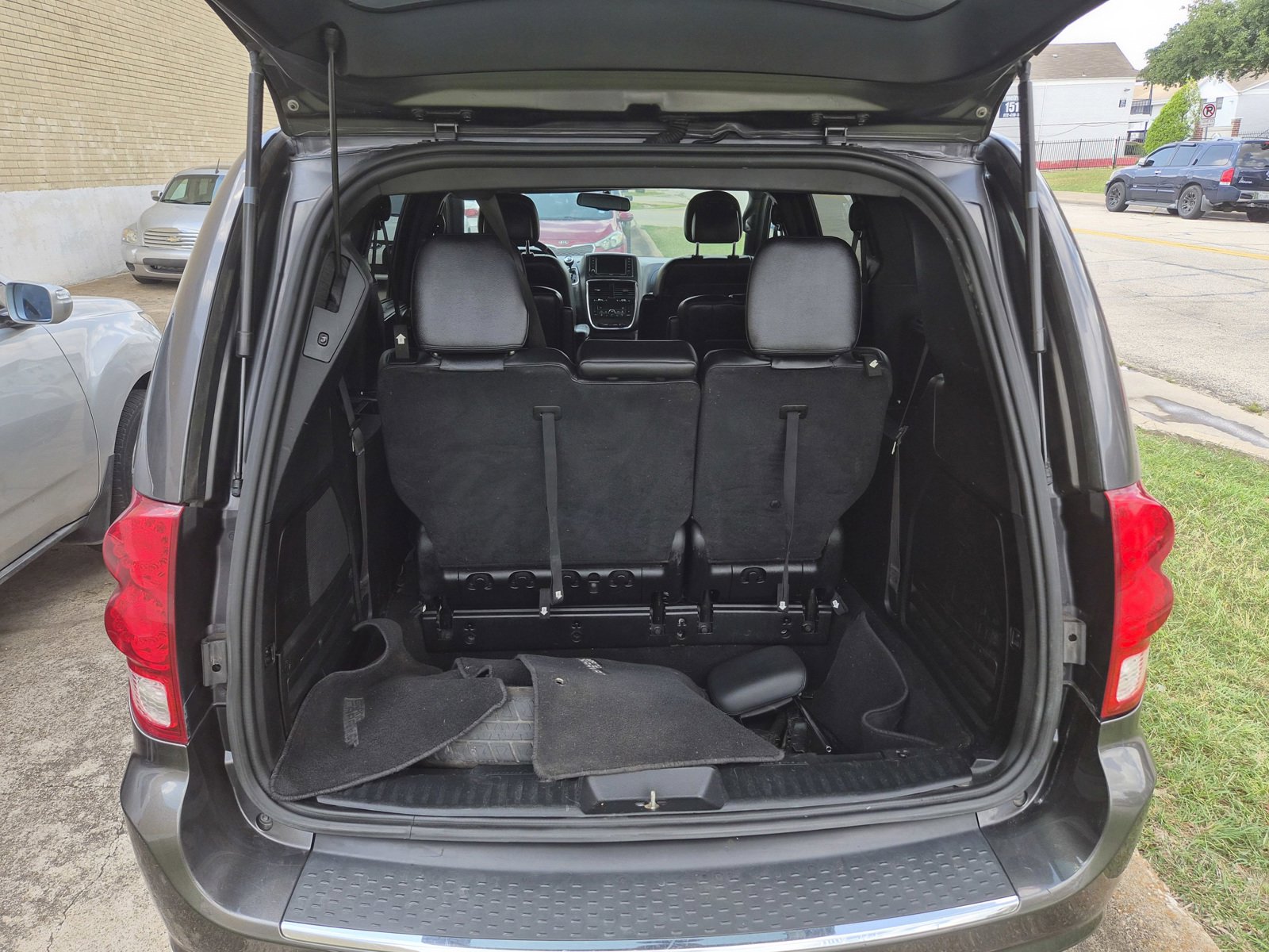 Used 2017 Dodge Grand Caravan GT FWD image 12