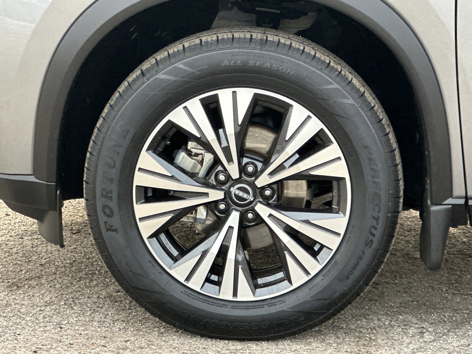 Used 2023 Nissan Rogue SV image 25