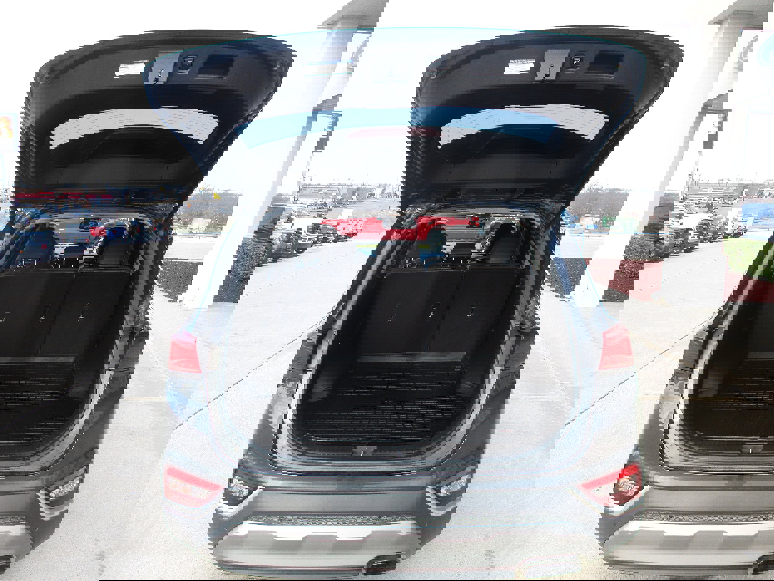 Used 2020 Hyundai Santa Fe SEL w/ Convenience + Premium Package image 9