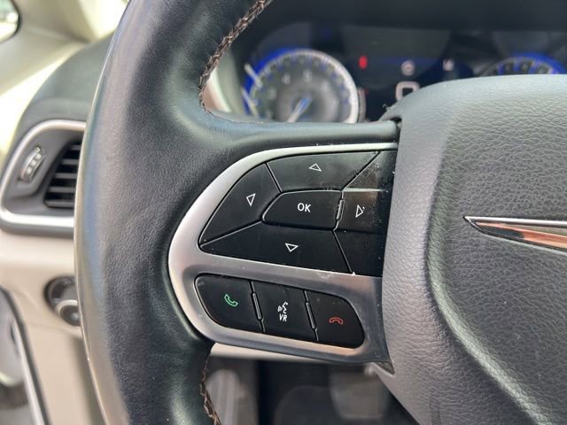 Used 2017 Chrysler Pacifica Touring-L Plus FWD image 22