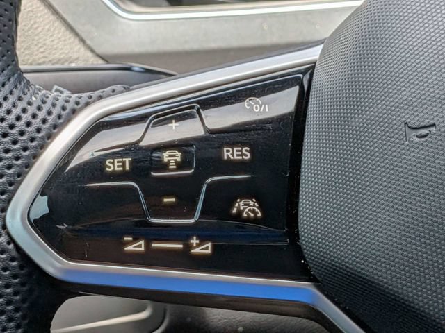 Used 2022 Volkswagen Tiguan SEL R-Line AWD/4WD image 26
