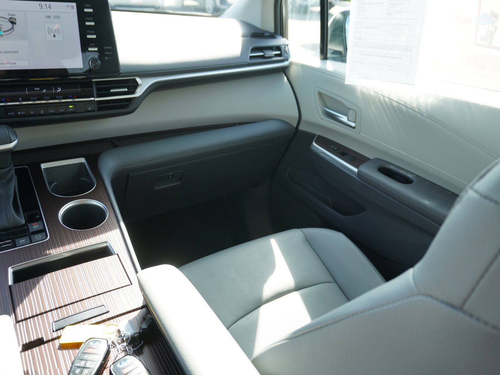 Used 2023 Toyota Sienna XLE image 19