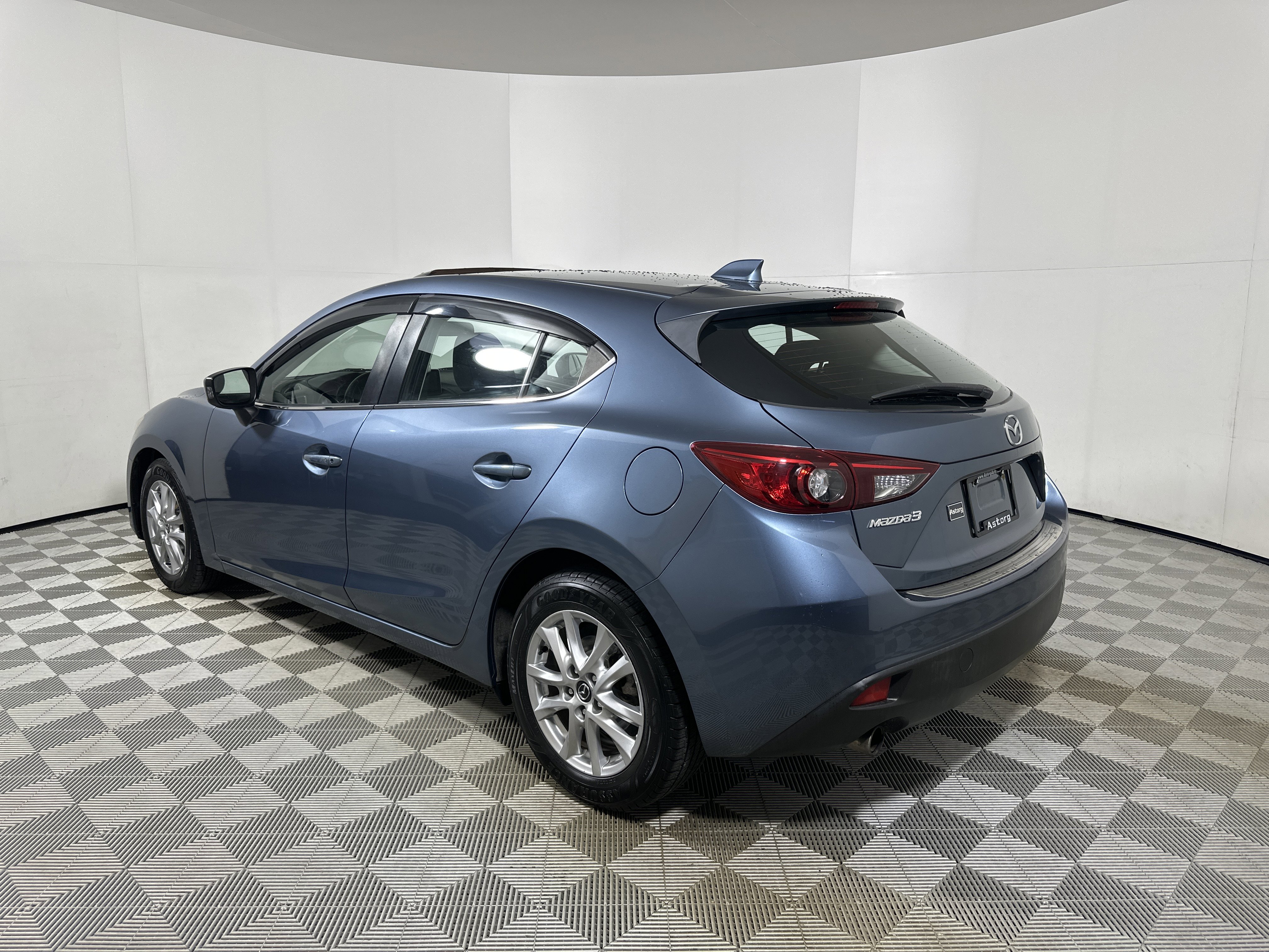 Used 2014 MAZDA MAZDA3 i Touring w/ Technology Package image 5