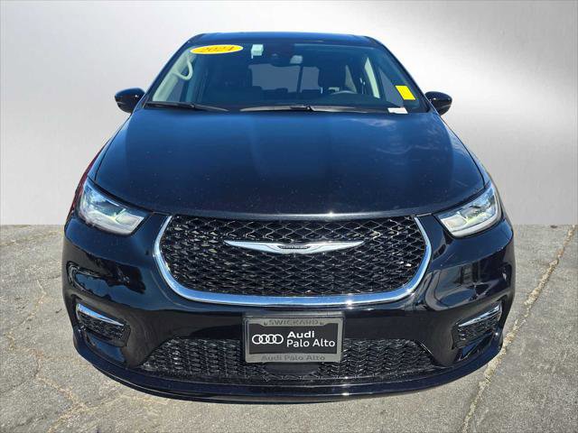 Used 2024 Chrysler Pacifica Touring-L FWD image 8