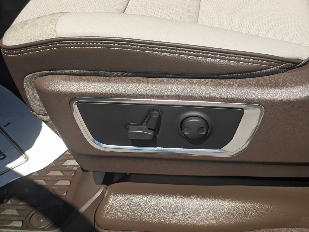 New 2026 RAM 1500 Laramie AWD/4WD image 18