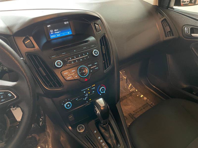 Used 2015 Ford Focus SE FWD image 19