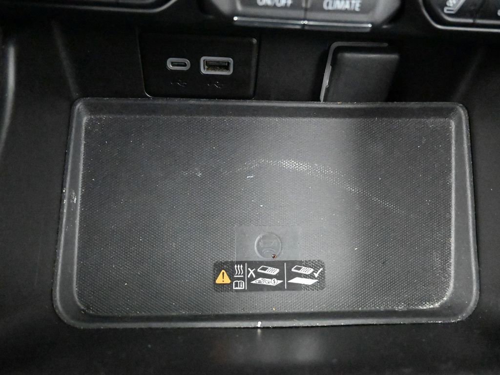 Used 2024 GMC Yukon XL SLT image 41