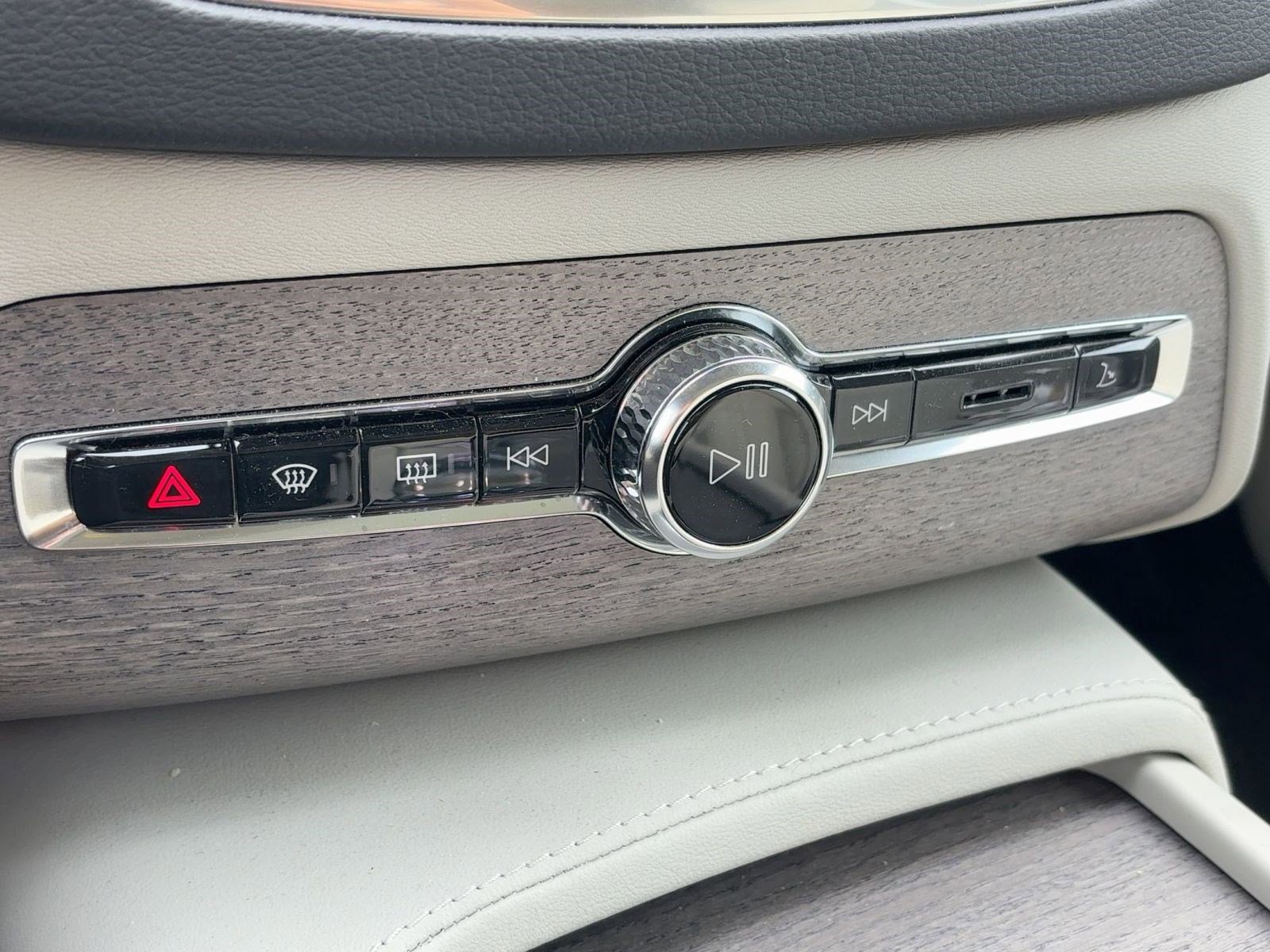 Certified 2023 Volvo XC90 B6 Ultimate image 18