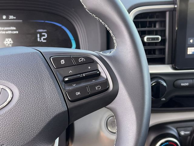 Used 2025 Hyundai Venue SEL image 17
