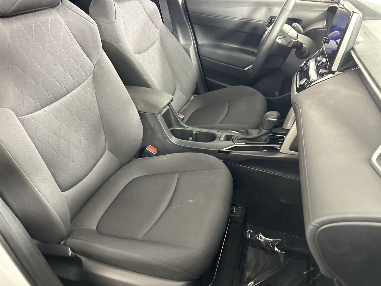 Used 2024 Toyota Corolla Cross LE image 25