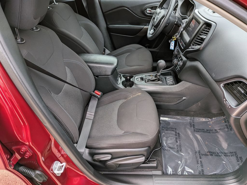 Used 2019 Jeep Cherokee Latitude w/ Popular Appearance Group FWD image 28