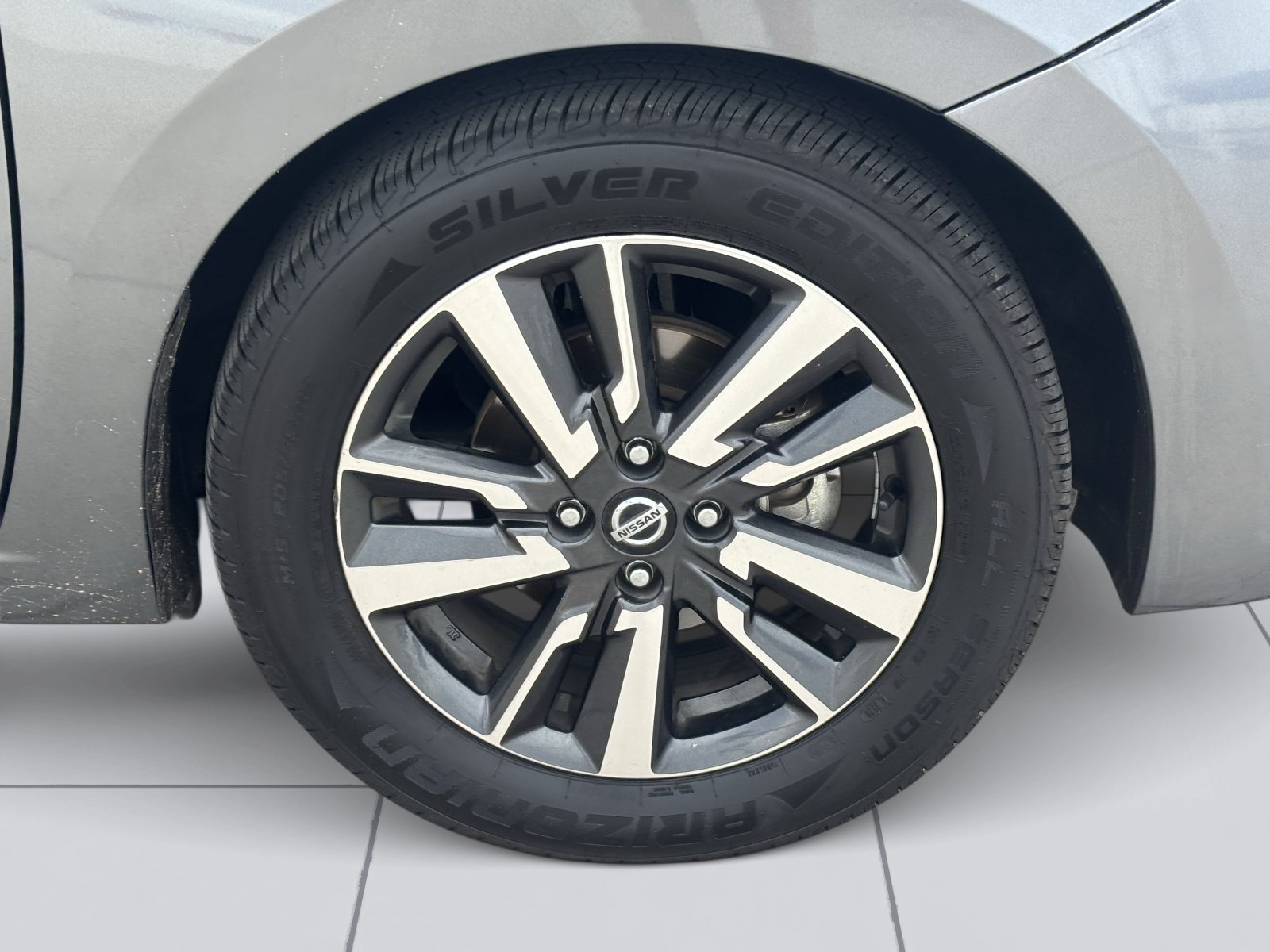 Used 2021 Nissan Versa SV FWD image 10