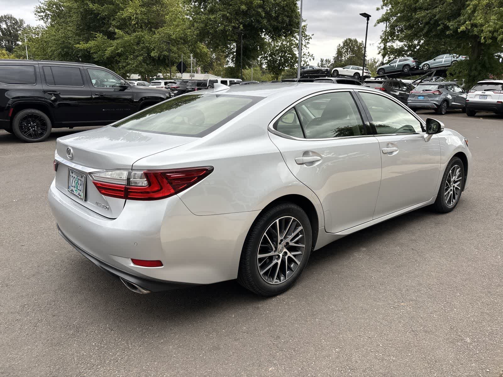 Used 2016 Lexus ES 350 w/ Premium Package w/Wood Trim FWD image 4