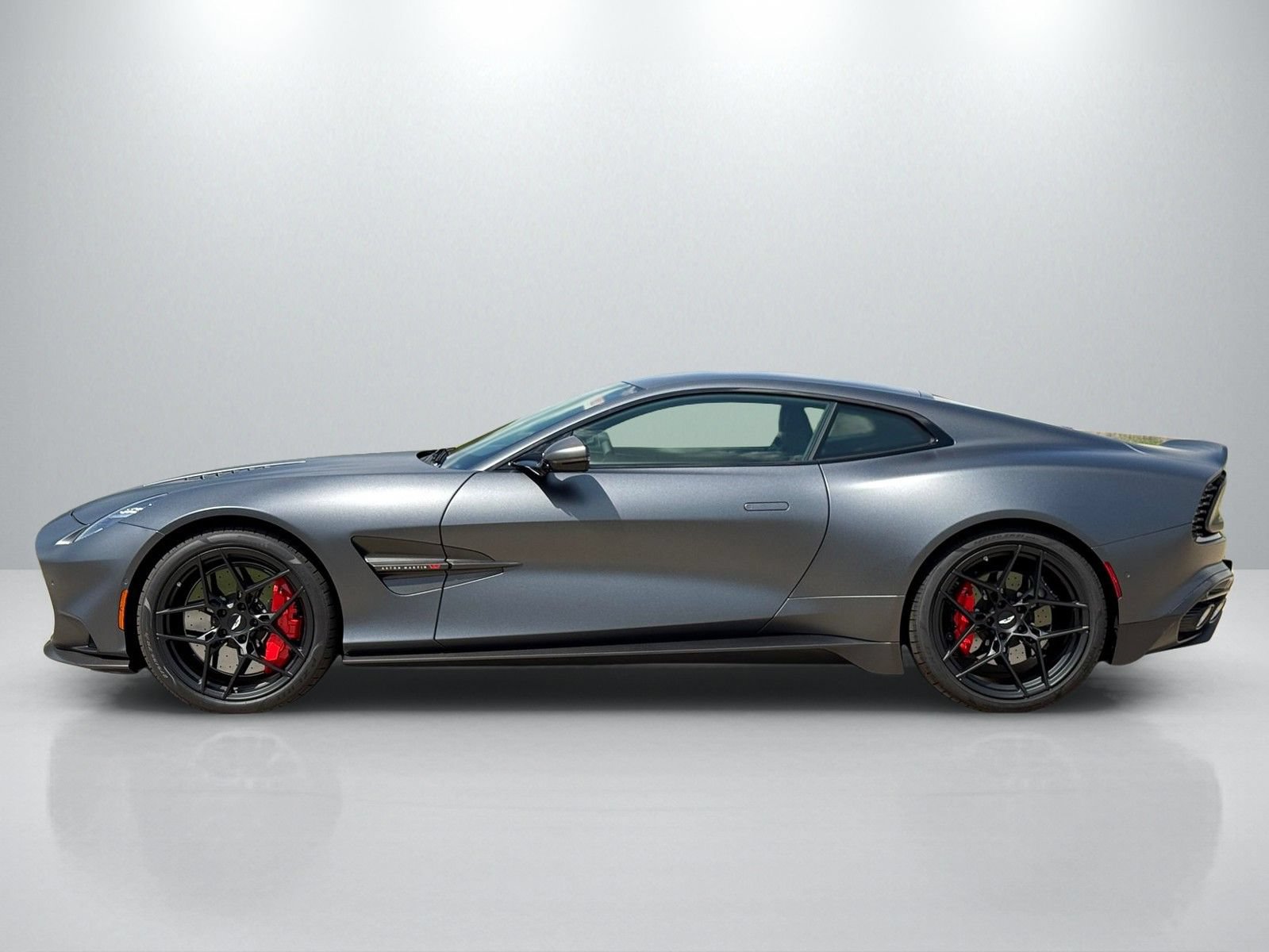 New 2025 Aston Martin Vanquish RWD image 8